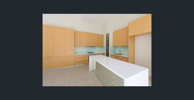 Charming Art Deco Living in the Heart of St Kilda West - Photo 1