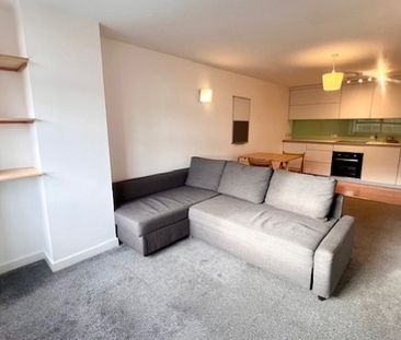 Fantastic modern 2 bed apartment in the City Centre - Photo 3