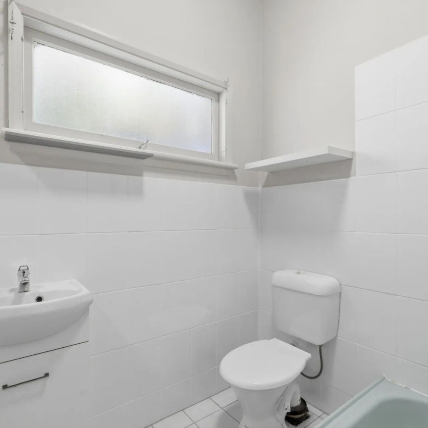 Elevated Living with Stunning Brisbane Water Views - Photo 1