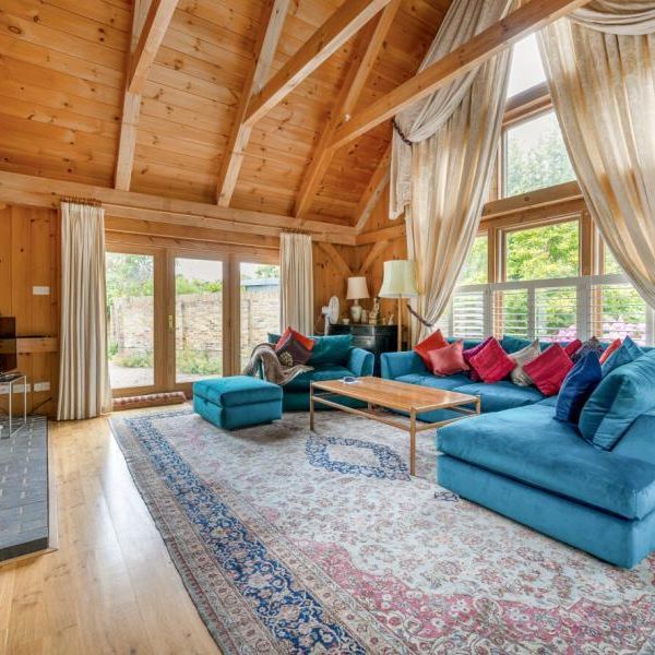 5 bedroom detached house to rent - Photo 1