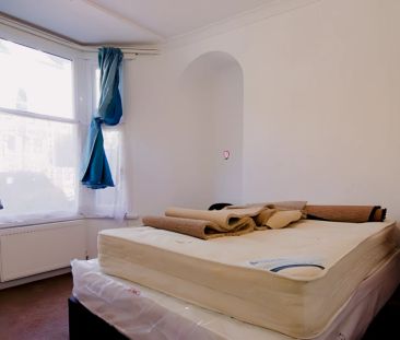 5 Bed 2 Bath - Photo 5