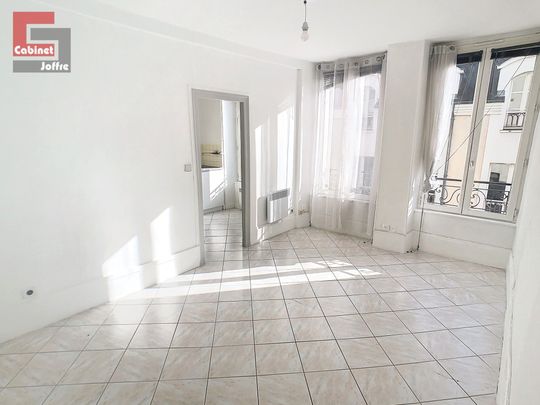 Location Appartement 2 pièces 43m² FONTAINEBLEAU 77300 - Photo 1