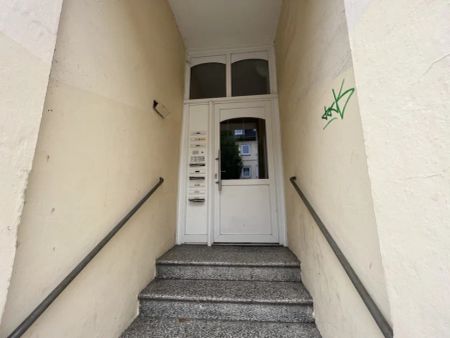 4,5-Zimmer-Wohnung mit zwei Badezimmern - sofort bezugsfrei - Foto 2