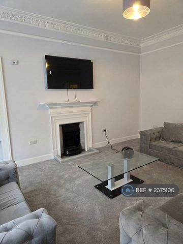 3 bedroom flat to rent - Photo 2