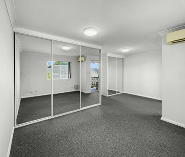 Spacious Two Storey Townhouse ! - Photo 6