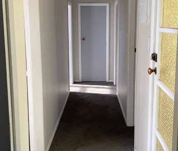 Spacious 3 or 4 Bedroom Rental in Prime Location - Photo 4