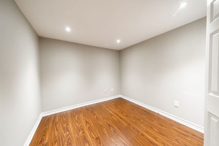 For Lease - 913 Carnaby Crescent, Oshawa, Ontario - Photo 4