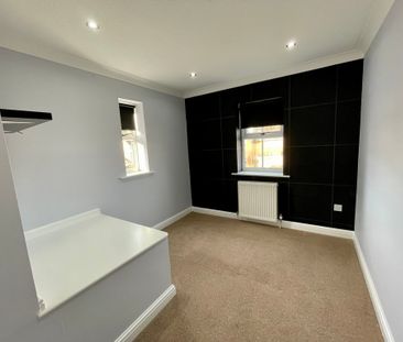 4 bedroom Detached House to let - Photo 6