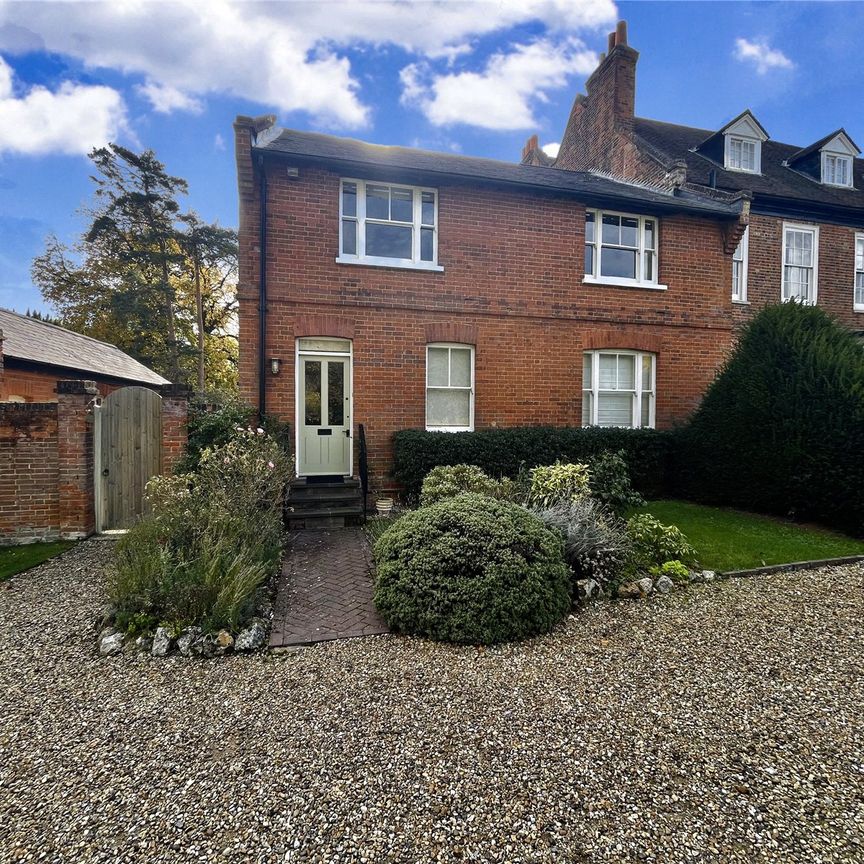 Holwell Lane, Essendon - Photo 1