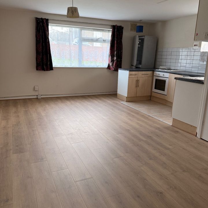 Studio Flat, Handcross Road, LU2 - Photo 1