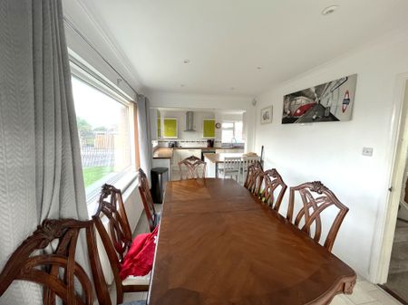 4 bedroom detached house to rent - Photo 3