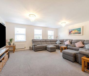 4 bedroom end of terrace house to rent - Photo 1