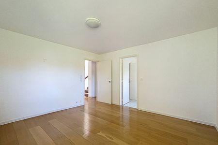 Maison bel étage 3 façades 221m² - 5 ch. jardin 400m² terrasse, garage, parking - Photo 5