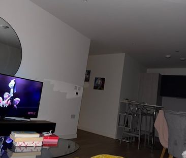 2 Bed Flat, London, E14 - Photo 4