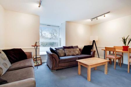 3 bedroom flat to rent - Photo 4