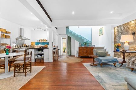 3 bedroom mews to rent - Photo 4