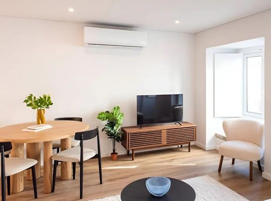 Largo Santa Bárbara, Lisbon, Lisbon 1150-287 - Photo 1