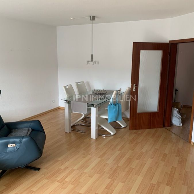 Tolle 3-Zimmerwohnung im Dachgeschoss mit Süd-Balkon und Tiefgaragenstellplatz im „Weißen Viertel“ - Photo 1