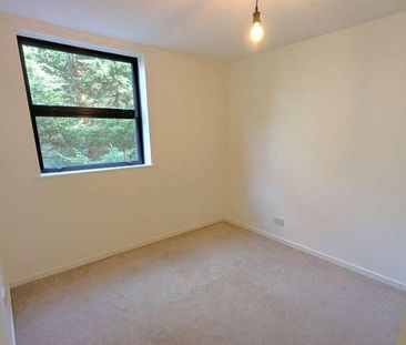 Knaphill, Woking, Surrey, GU21 - Photo 6