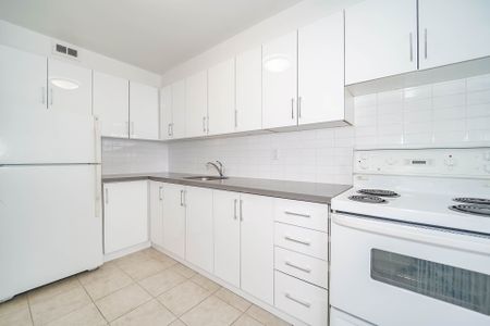 For Lease - 6200 Bathurst Street Unit# 912, Toronto, Ontario - Photo 3