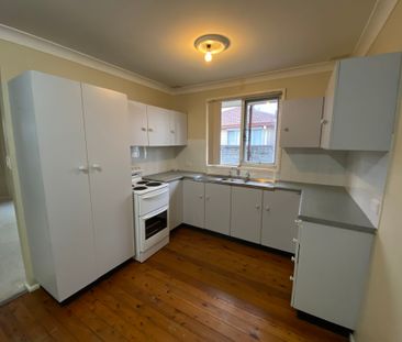 Unit Ideally Located - short term lease only - Photo 3