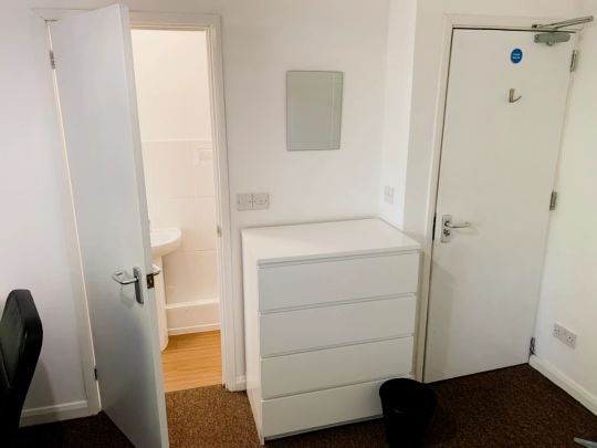 room 2 - Photo 1