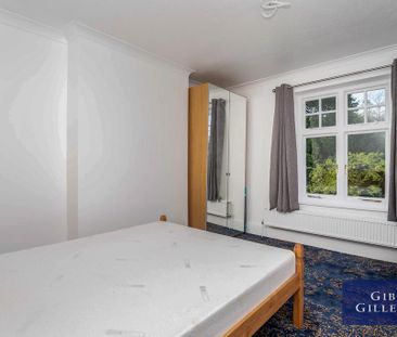 3 bedroom flat to rent - Photo 4