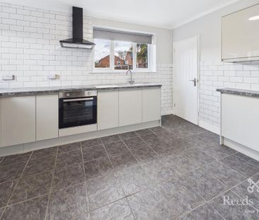 2 bedroom end of terrace house to rent - Photo 6