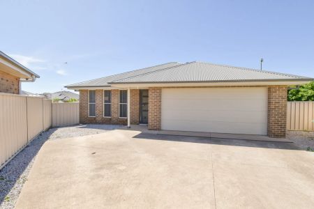 Modern Family Home in a Quiet Cul-De-Sac - Photo 3