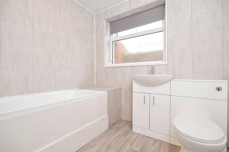 3 Bedroom Terraced - Photo 5