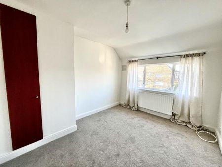 3 bedroom end of terrace house to rent - Photo 3