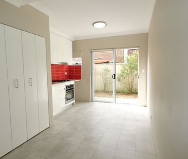 MODERN APARTMENT - WALK TO UNSW - Photo 2