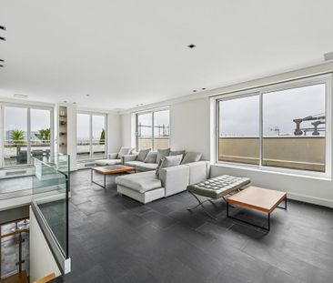 Location Appartement 6 pièces 165m² PARIS 16ème - Photo 2