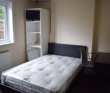 4 bedroom semi-detached house to rent - Photo 4