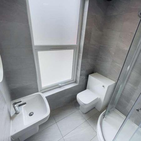 Esher Road, L6 - Photo 4