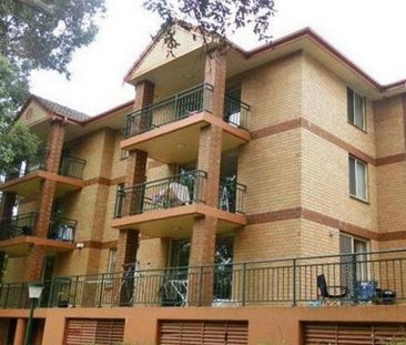 Conveniently Located & Spacious 3 Bedroom Unit with Tandem Lock up ... - Photo 2