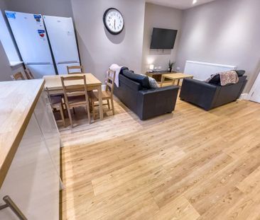 5 bedroom flat to rent - Photo 2