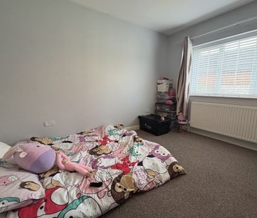 Holly Close - Photo 2