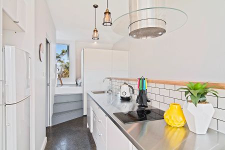 Stylish Studio Apartment in the Heart of Erskineville! - Photo 4