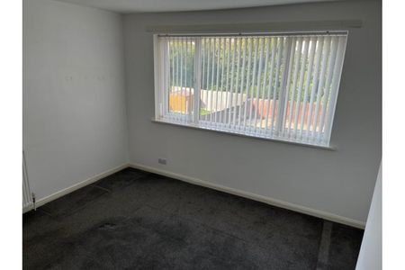 4 bedroom semi-detached house to rent - Photo 4