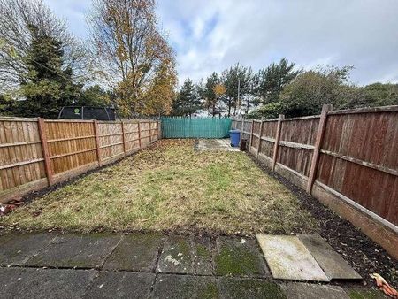 Page Moss Lane Bed Town, L14 - Photo 3