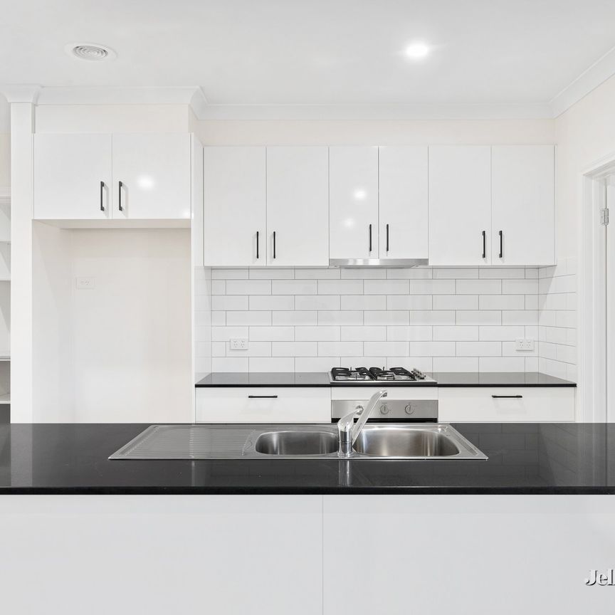 12 McLeod Crescent, Lucas - Photo 1