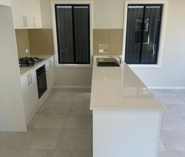 Modern Single Level Living in the Heart of Box Hill for Lease - Photo 4