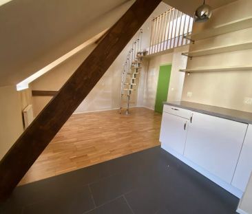 Studio en duplex avec cachet au coeur de Lausanne - Photo 1