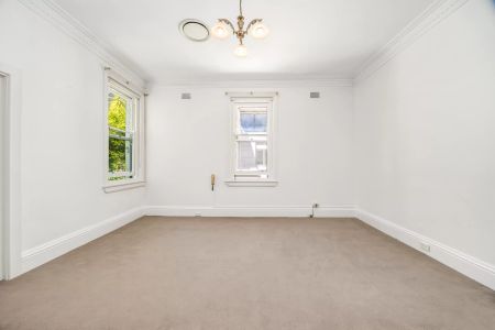 HARBOURSIDE 2 BEDROOM APARTMENT ELEGANCE IN DARLING POINT WITH HARBOUR VIEWS - Photo 4