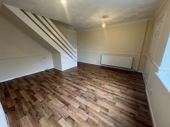 3 Bedroom Semi-Detached House For Rent - Photo 1