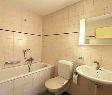 La quiétude d'un quartier résidentiel près des commerces - Photo 6