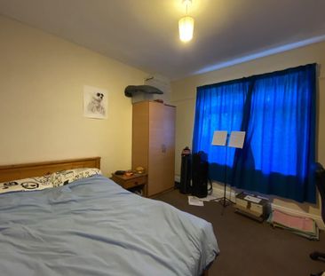 6 bedroom semi-detached house to rent - Photo 2