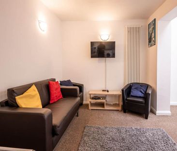 6 bedroom house to rent - Photo 2