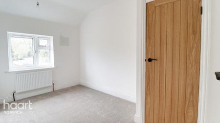 3 bedroom semi-detached house to rent - Photo 3